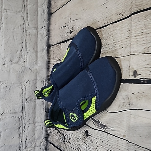 Little Boy water shoes - Picture 1 of 6